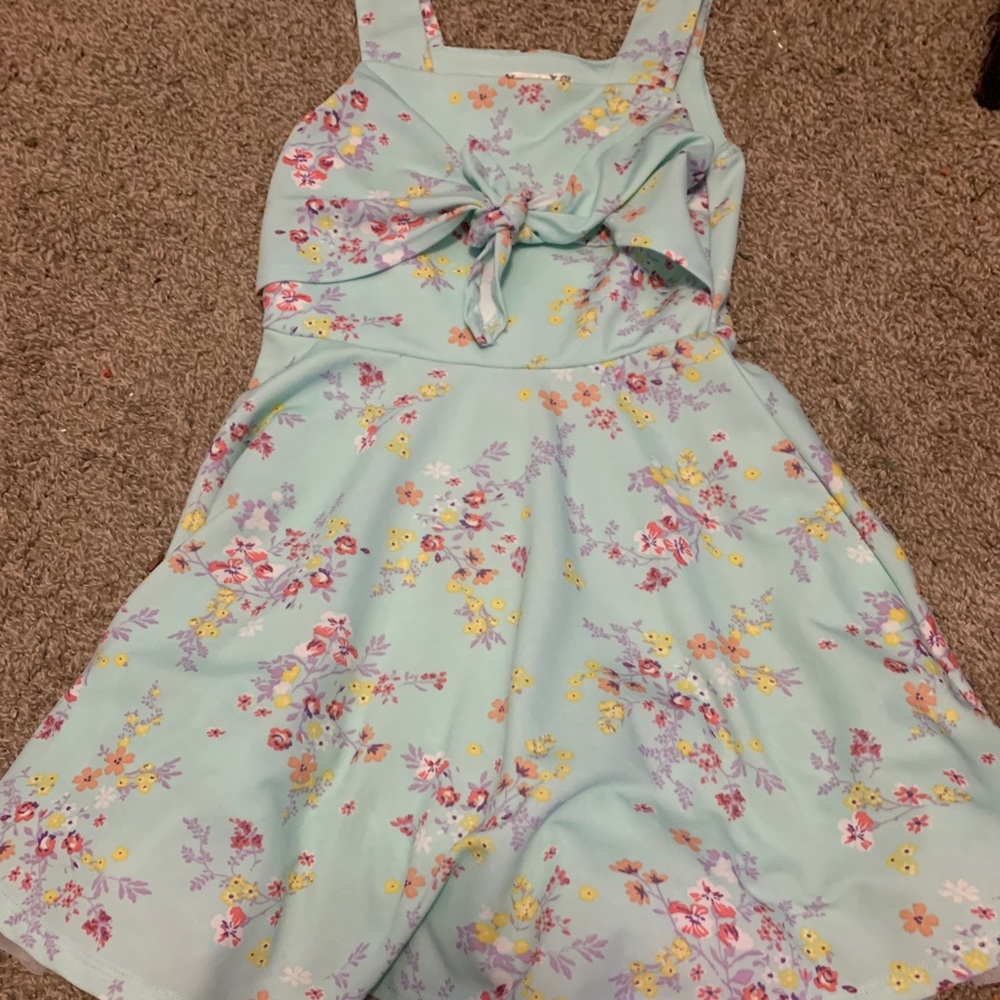 cute  floral dress perfect for easter!
